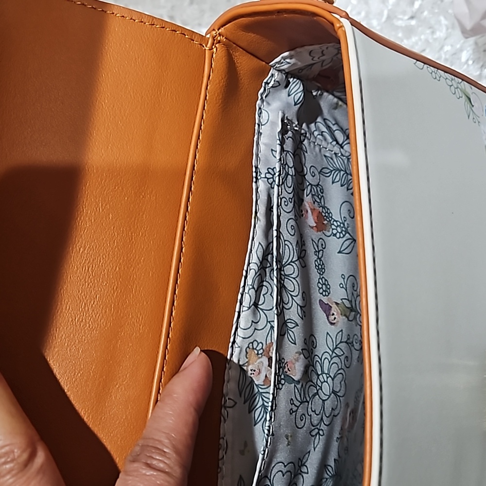 Loungefly Snow White and the Seven Dwarfs Handbag / Crossbody and Cardholder - Picture 9 of 16